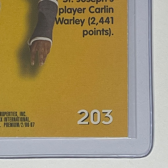 Kobe Bryant Skybox Premium Rookie Card - Picture 6 of 10